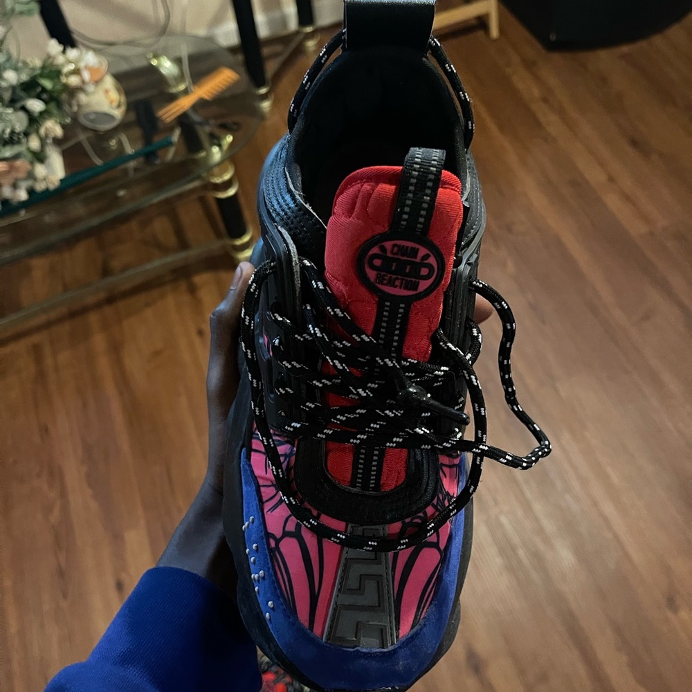 Versace chain reaction